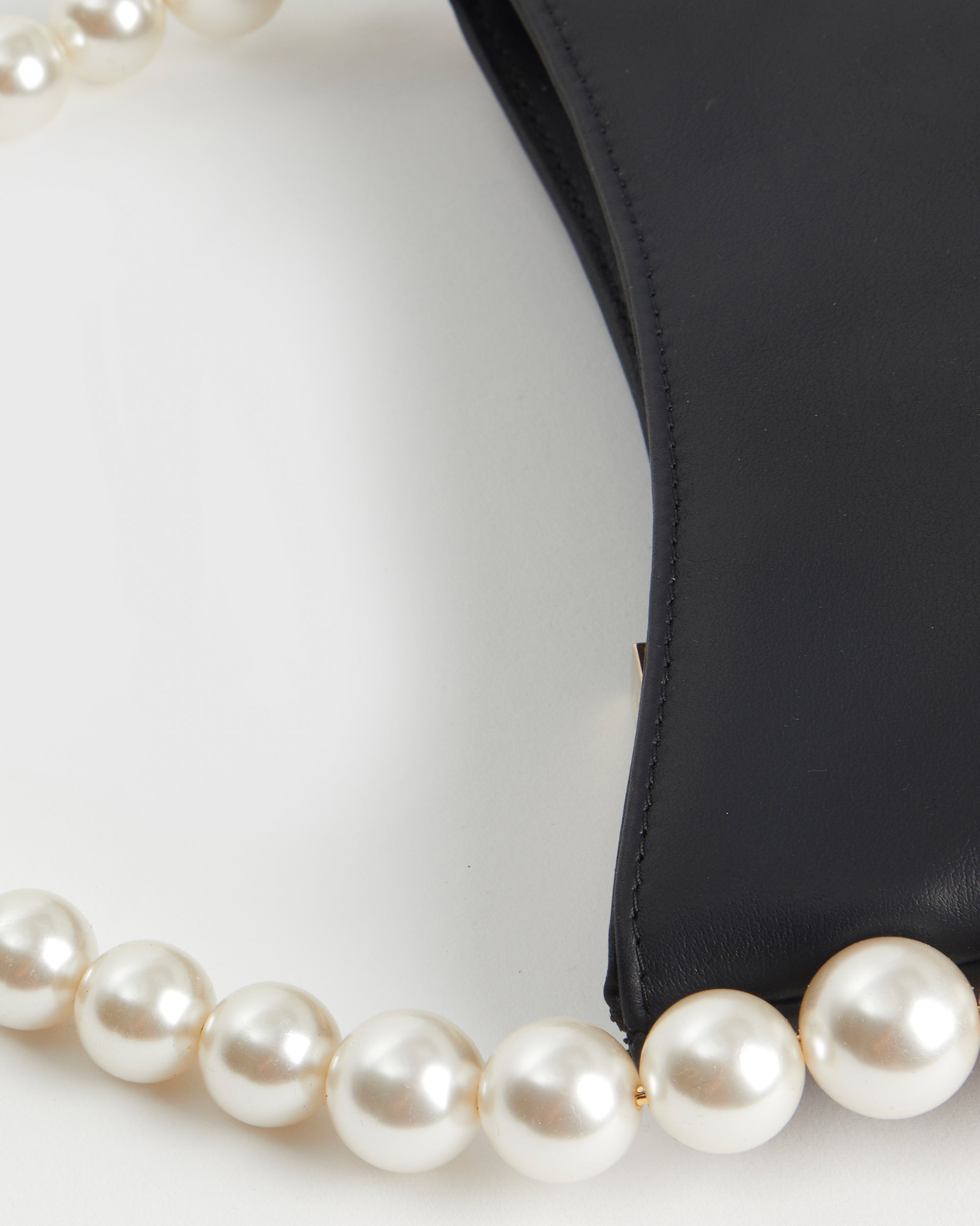 Black Pendant Pearl Bag